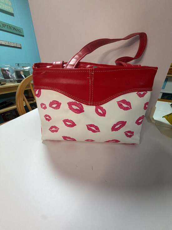 Unknown Handbags - Love & kisses Tote Bag